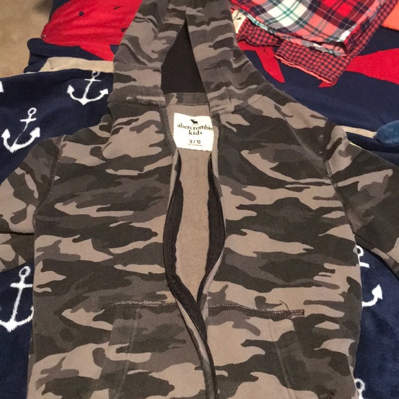Boys joggers and zip up sweatshirt - Picture 1 of 3